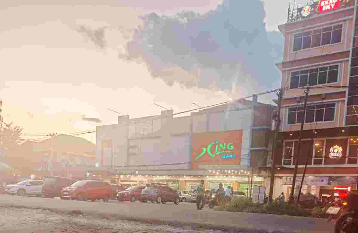 Jembatan Sungai Raya Dalam Disalahgunakan Jadi Lahan Parkir.