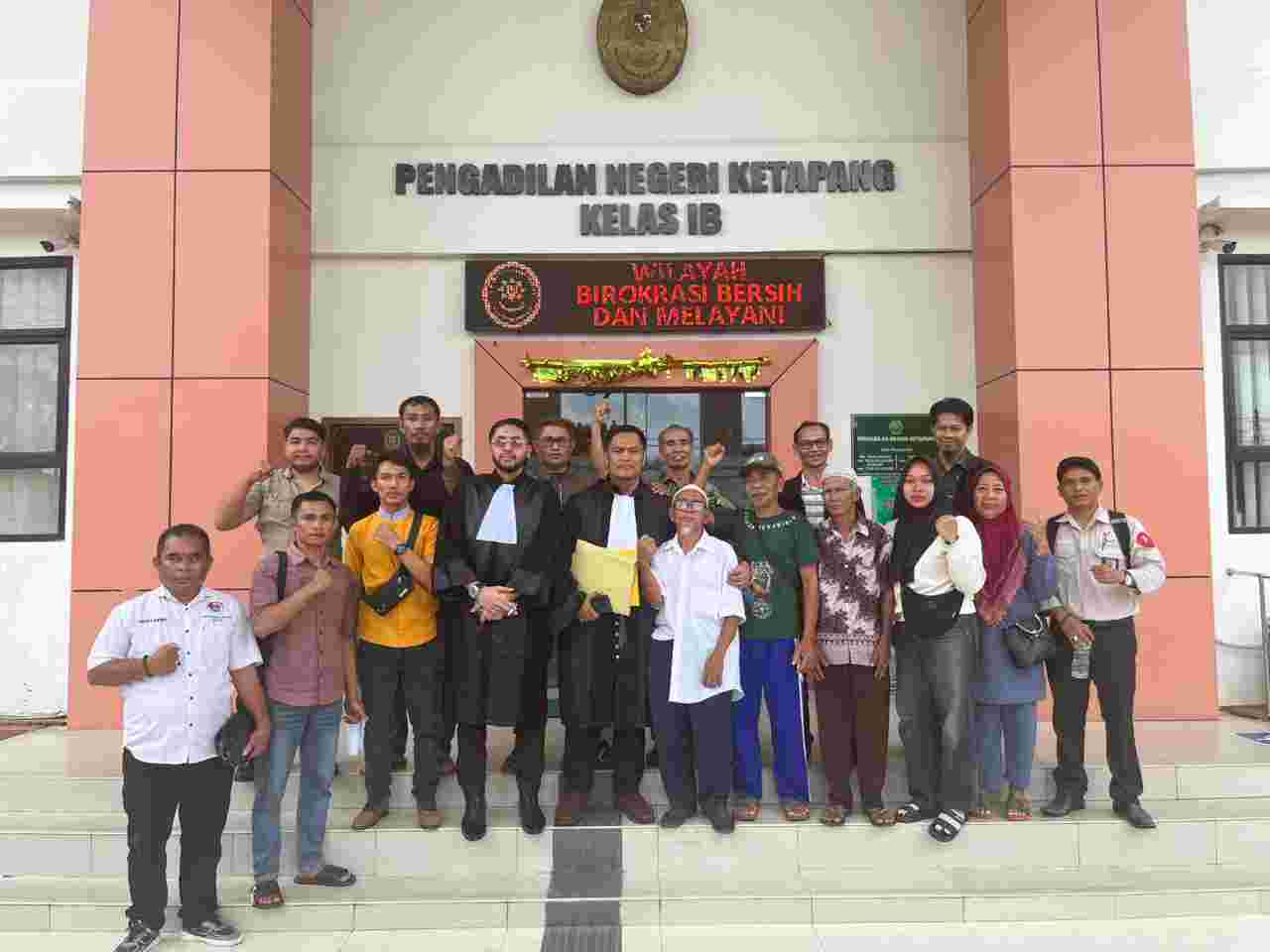 Sidang Perdana Warga Ketapang Disorot.