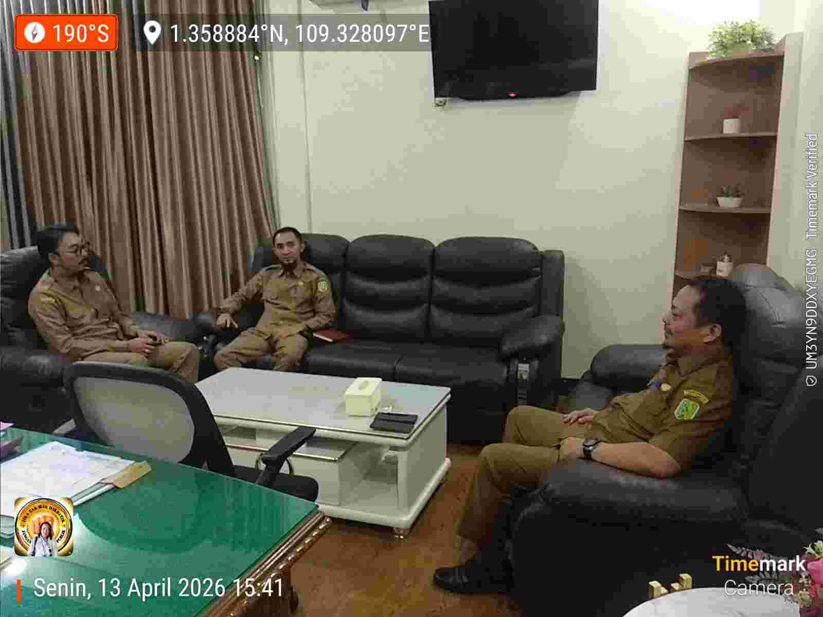 Jalan Alternatif Sambas Rusak Tiga Tahun, DPU Janji Bertahap.