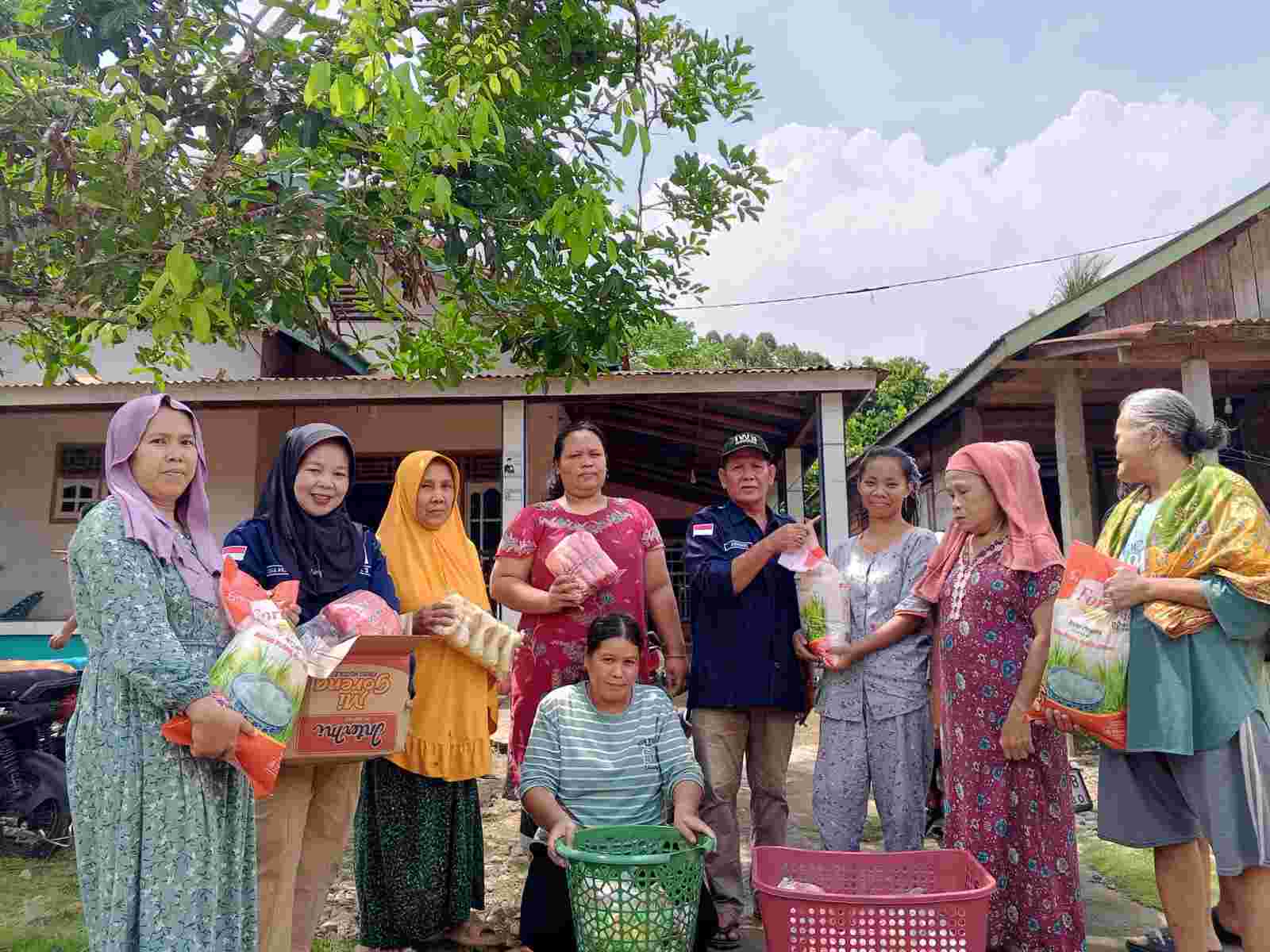 Polres Muratara Gandeng IWOI Salurkan Bantuan Banjir.