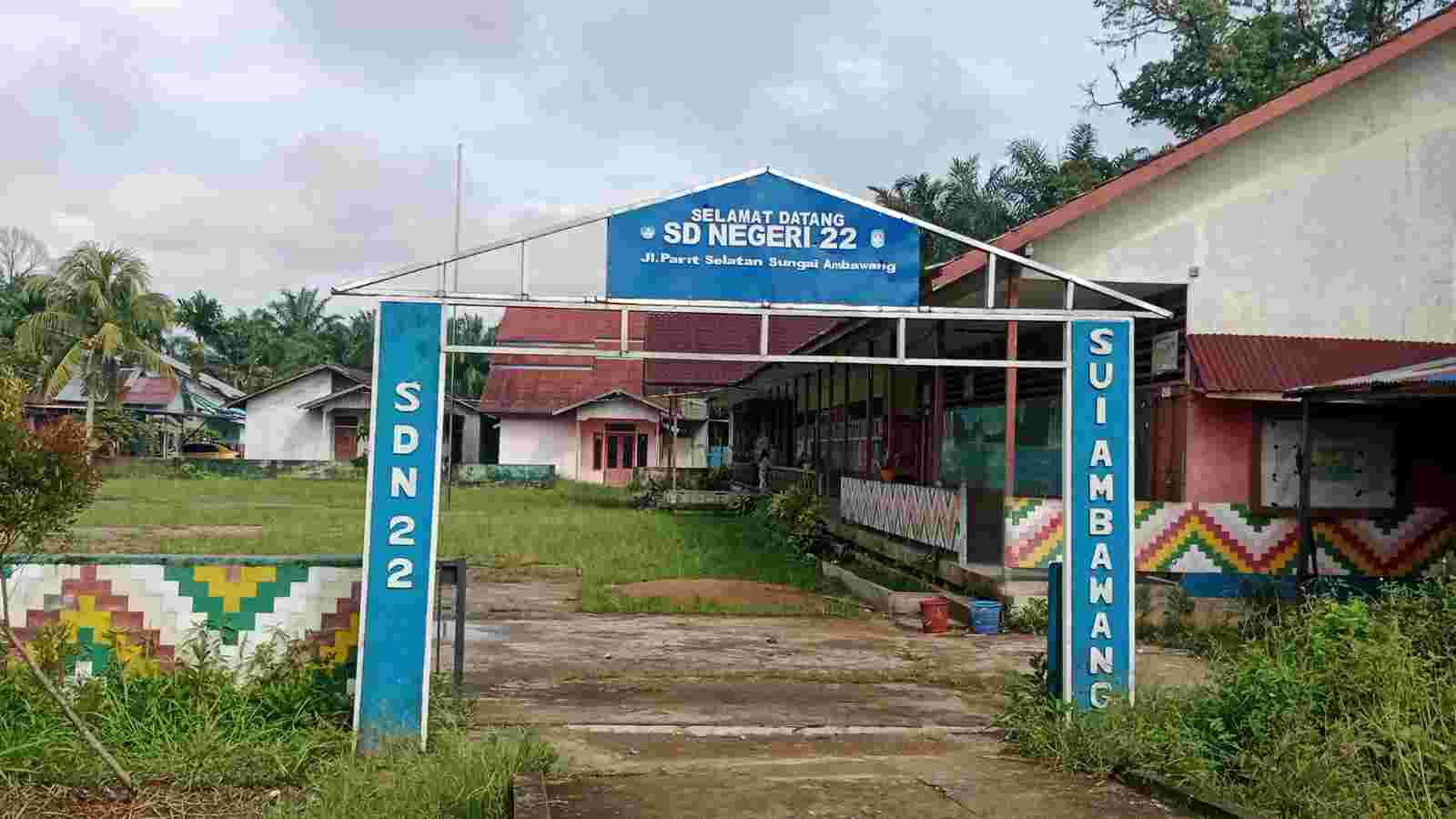 Aktivitas Kandang Ayam Ganggu Belajar Siswa.